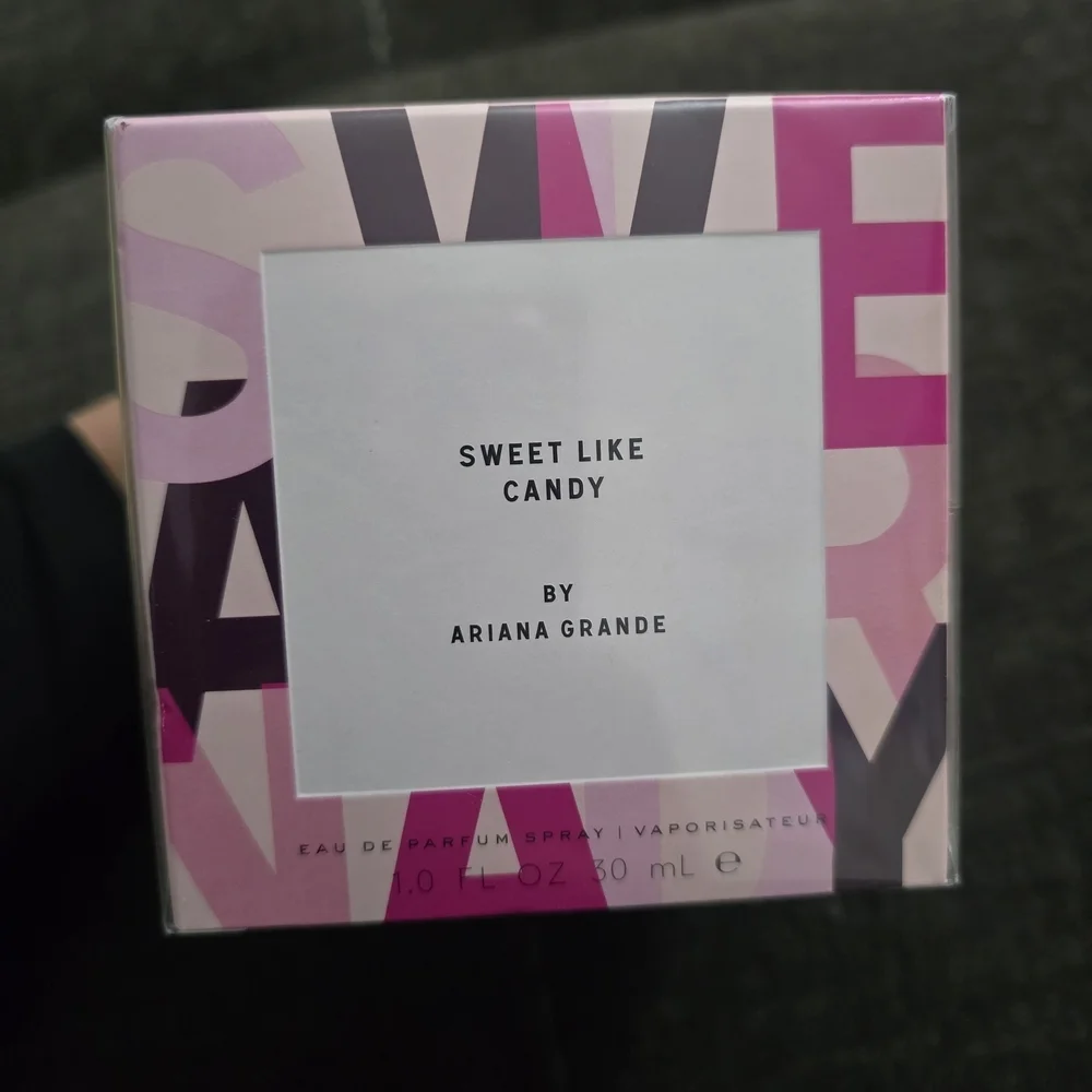 Ariana Grande Pink Floral Bath Set